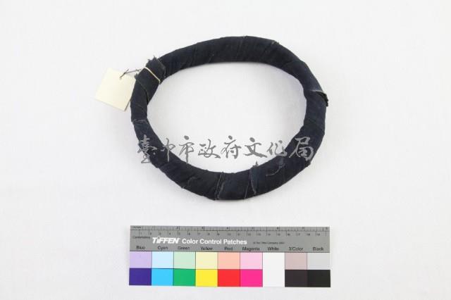 雲南建水苗族女盛裝-頭圈藏品圖，第1張