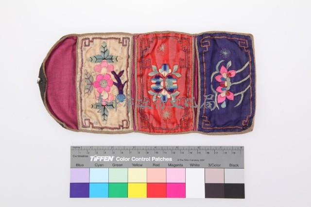 緞地彩繡花卉紋褡褳荷包藏品圖，第1張