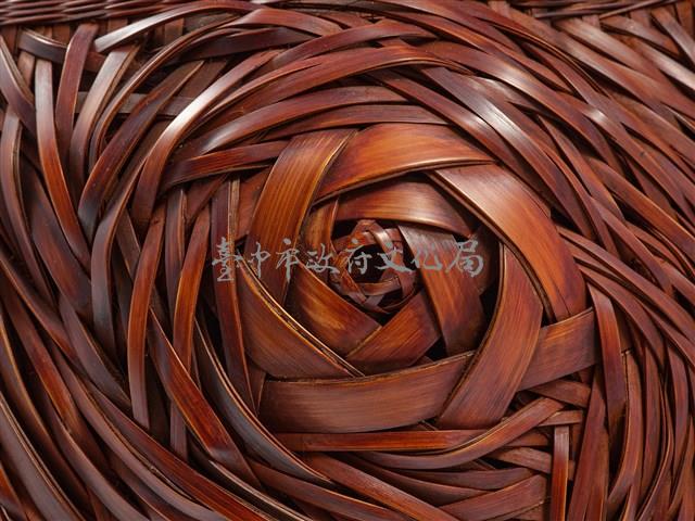 「亂中有緒」竹編玫瑰紋花器藏品圖，第11張