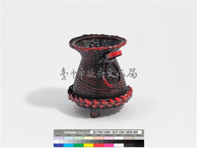 竹編斜紋三足燈台形花器 藏品圖，第6張