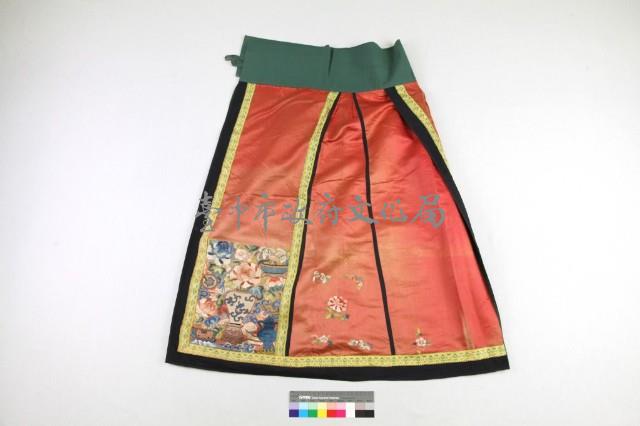 橘綢地彩繡牡丹花馬面裙藏品圖，第2張