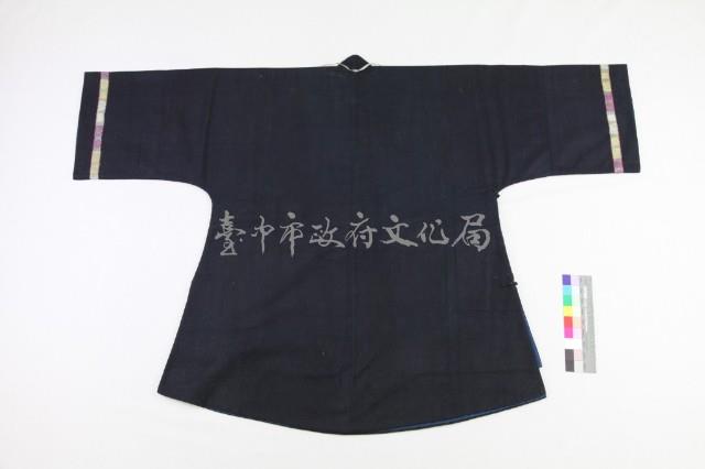 黑棉地貼飾繡帶大襟衫藏品圖，第2張