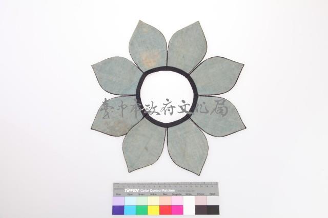 藍綢地盤金繡花果紋蓮瓣雲肩藏品圖，第2張