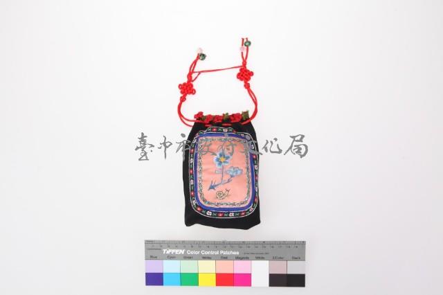 彩繡花果紋繡片裝飾黑布旱煙菸絲袋藏品圖，第2張