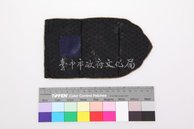 藍緞地彩繡花卉紋褡褳荷包藏品圖，第2張