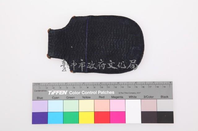 白地彩繡花卉蝴蝶紋單面方形荷包藏品圖，第2張