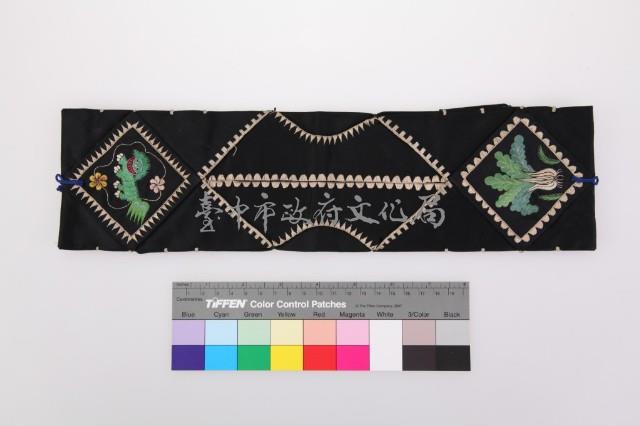 黑地彩繡花蝶獅紋褡褳荷包藏品圖，第2張