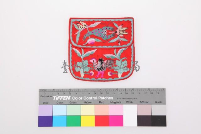 紅緞地彩繡花鳥獸紋雙面方形荷包藏品圖，第2張