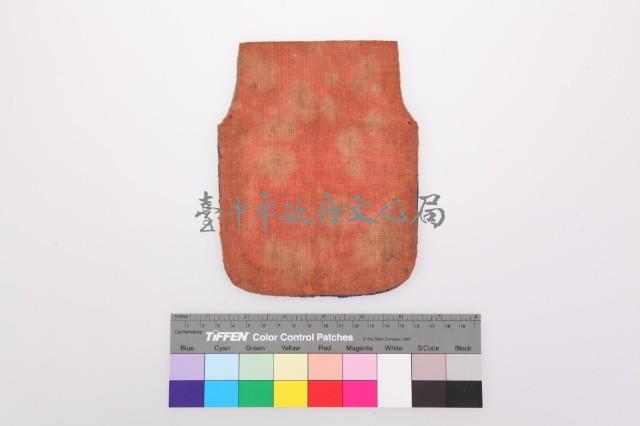 白緞地彩繡人物花卉紋單面方形荷包藏品圖，第2張