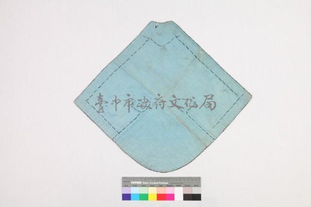 水藍棉地彩繡花鳥人物紋肚兜藏品圖，第2張