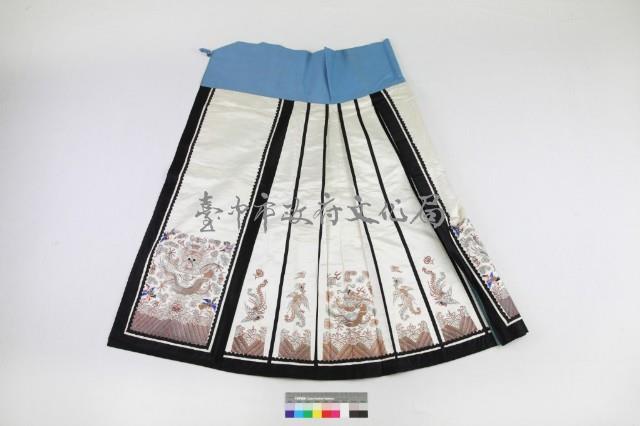 米白綢地彩繡龍鳳馬面裙藏品圖，第2張