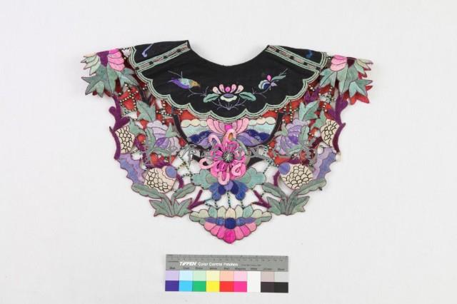 貴州松桃苗族繡花雲肩 藏品圖，第2張