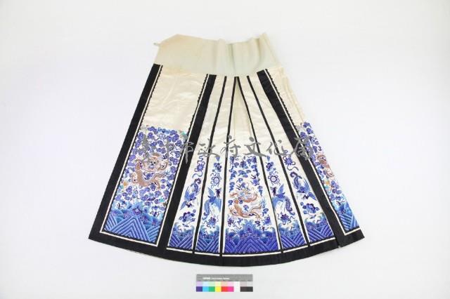 白綢地彩繡龍鳳馬面裙藏品圖，第2張