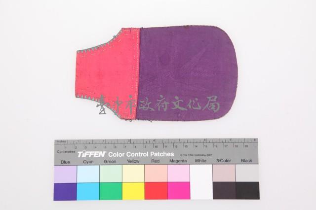 白緞地彩繡花鳥紋單面方形荷包藏品圖，第2張