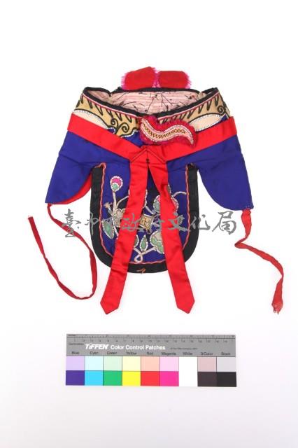 寶藍緞地刺繡虎頭幼童風帽藏品圖，第2張