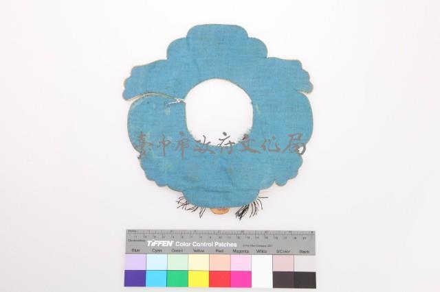 綠緞地獅形圍涎藏品圖，第2張