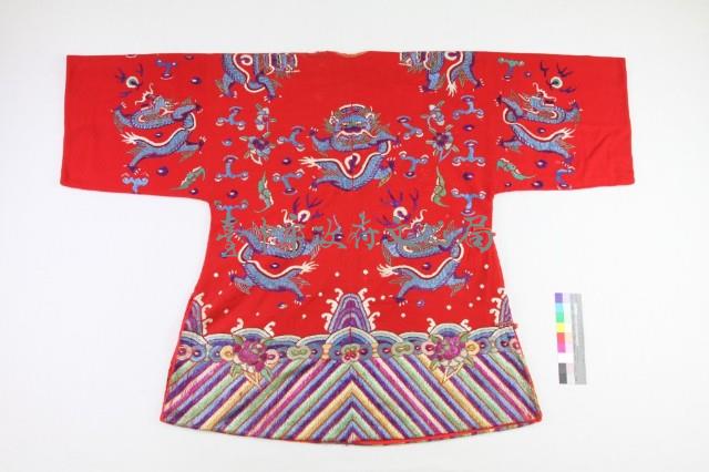 紅地蟠龍紋戲服藏品圖，第2張