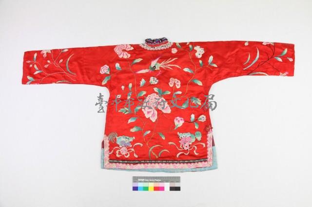 紅絲緞立領大襟蓮紋童襖藏品圖，第2張