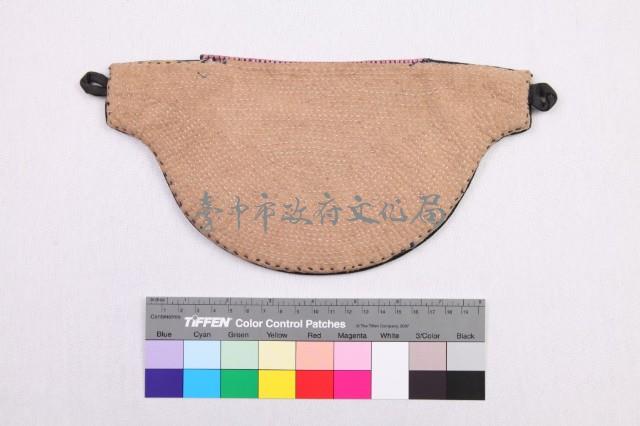 黑緞地彩繡人物紋腰包藏品圖，第2張