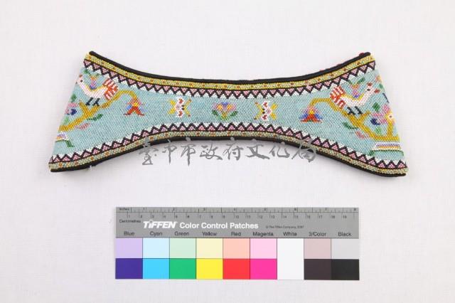 藍底珠繡花鳥蝶紋眉勒藏品圖，第2張