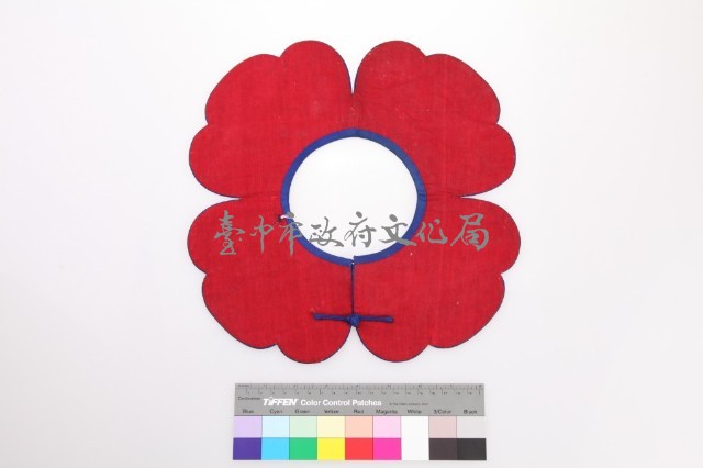 白綢地虎紋圍涎藏品圖，第2張