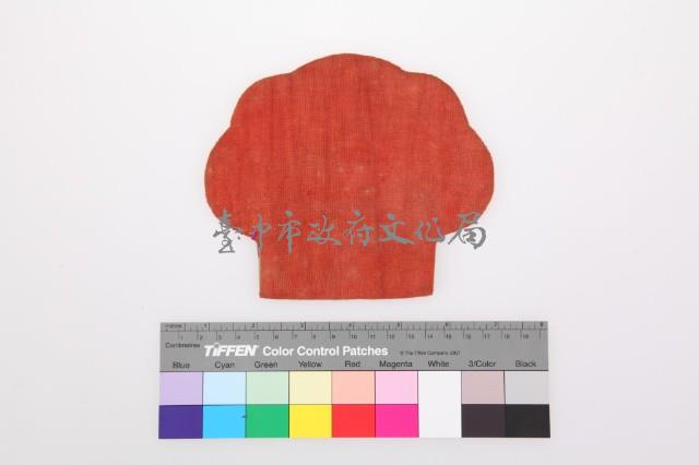 白緞地彩繡金魚紋單面雲形荷包藏品圖，第2張