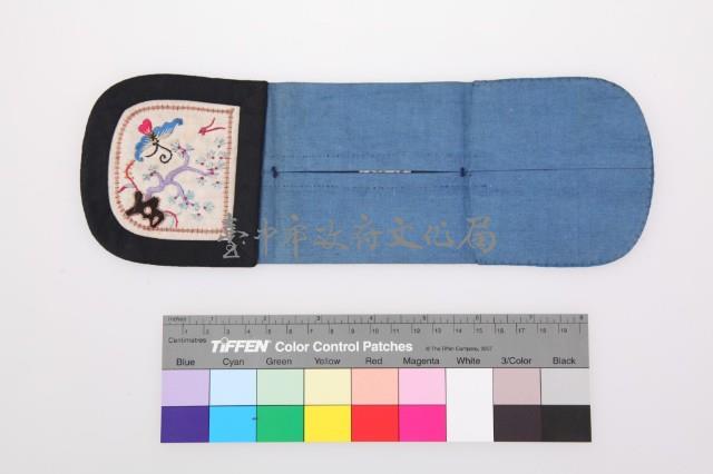 緞地彩繡松蝶花卉紋褡褳荷包藏品圖，第2張
