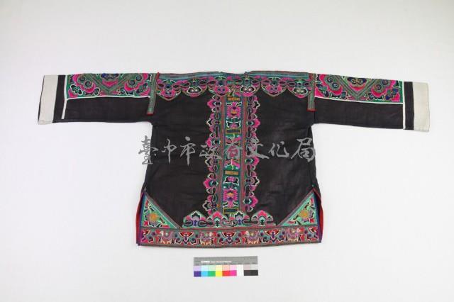 貴州丹寨苗族繡花女上衣藏品圖，第2張