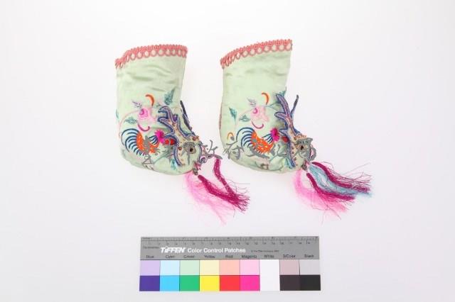 綠緞地鳳頭繡花嬰兒鞋套 -2藏品圖，第2張