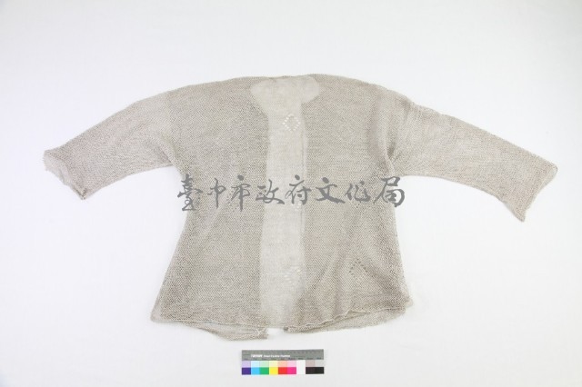 白棉麻鉤紗菱花紋圓領開襟男內衫藏品圖，第2張