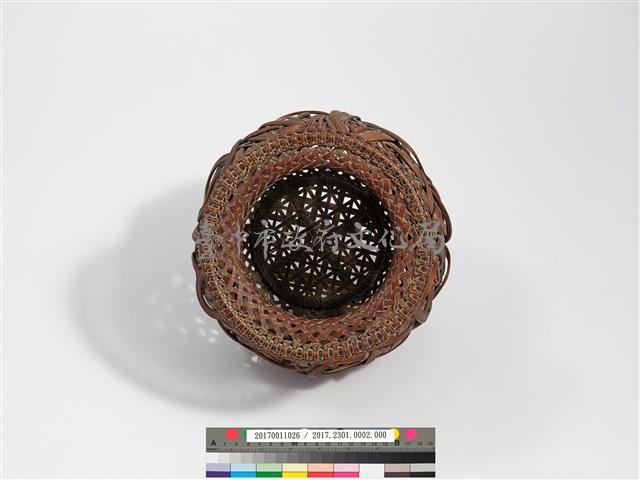竹籐斜紋編蝶繞折沿圓形花器藏品圖，第7張