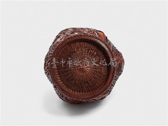 「亂中有緒」竹編玫瑰紋花器藏品圖，第7張