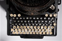 哥倫比亞鎖臂式4號打字機藏品圖，第15張