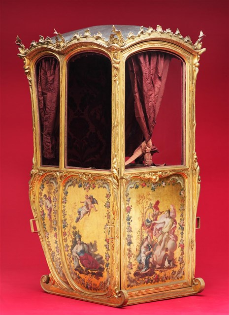 An Italian Neapolitan Ormolu-mounted,Vernis Martin and Gilded Wood Sedan Chair