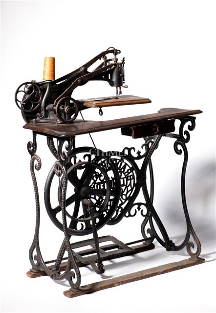 Bradbury Sewing Machine Collection Image, Figure 4, Total 13 Figures