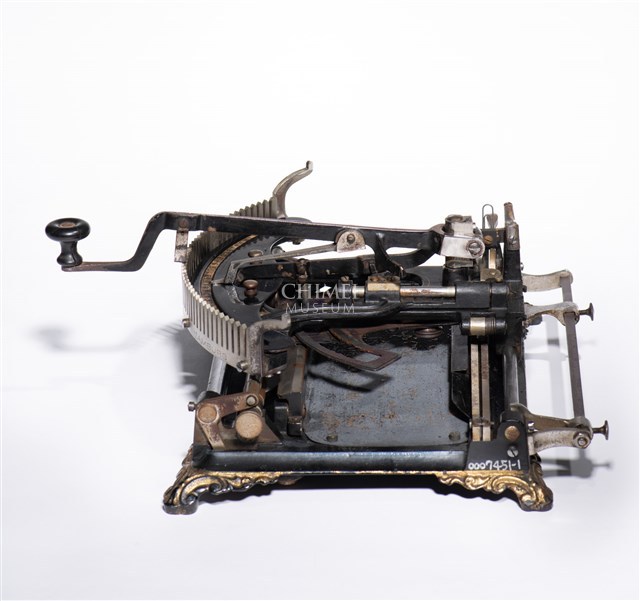 Guhl & Harbeck Kosmopolit Typewriter Collection Image, Figure 3, Total 16 Figures