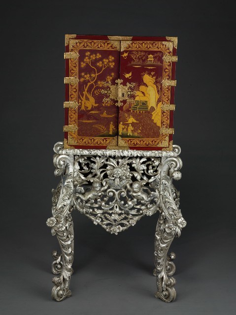A Charles II Period Red and Gilded-Japanned Cabinet on a Silvered Stand Collection Image, Figure 5, Total 8 Figures
