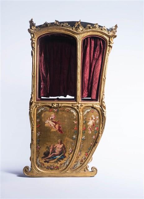 An Italian Neapolitan Ormolu-mounted,Vernis Martin and Gilded Wood Sedan Chair Collection Image, Figure 9, Total 26 Figures
