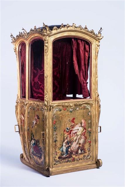 An Italian Neapolitan Ormolu-mounted,Vernis Martin and Gilded Wood Sedan Chair Collection Image, Figure 18, Total 26 Figures
