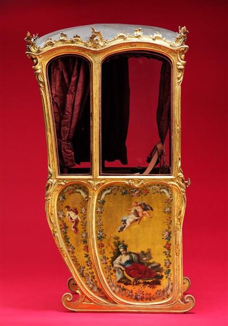 An Italian Neapolitan Ormolu-mounted,Vernis Martin and Gilded Wood Sedan Chair Collection Image, Figure 4, Total 26 Figures