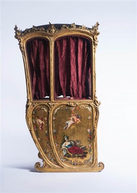 An Italian Neapolitan Ormolu-mounted,Vernis Martin and Gilded Wood Sedan Chair Collection Image, Figure 10, Total 26 Figures