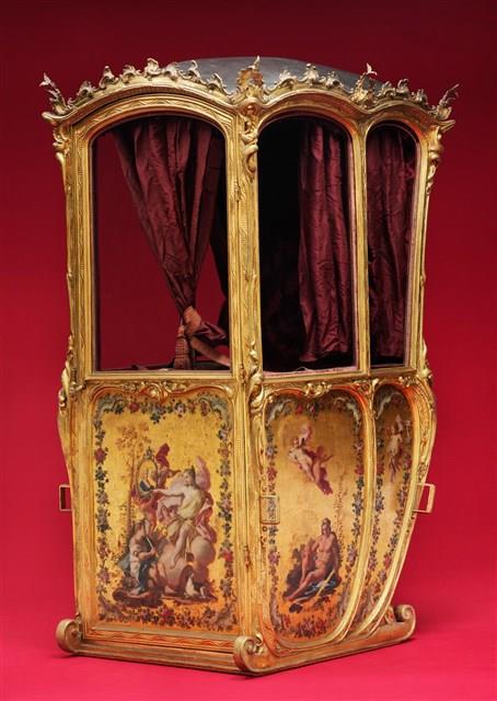 An Italian Neapolitan Ormolu-mounted,Vernis Martin and Gilded Wood Sedan Chair Collection Image, Figure 2, Total 26 Figures