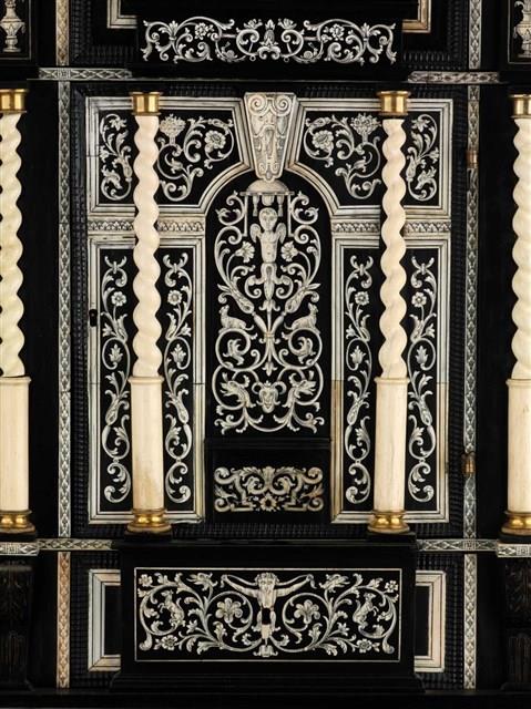 義大利北部金色黃銅象牙鑲嵌黑檀木櫃藏品圖，第2張
