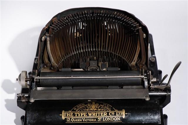 哥倫比亞鎖臂式4號打字機藏品圖，第12張