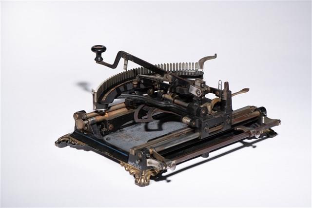 古爾與哈貝克公司柯斯莫波利特打字機藏品圖，第4張