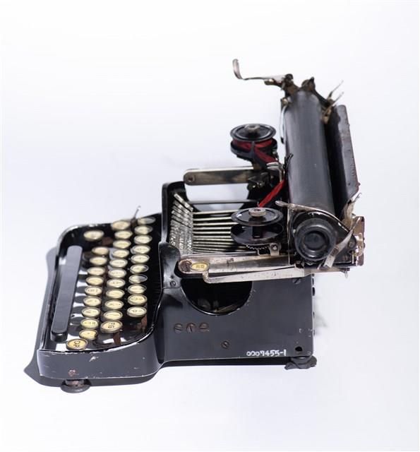 Smith & Corona Special Typewriter Collection Image, Figure 2, Total 16 Figures