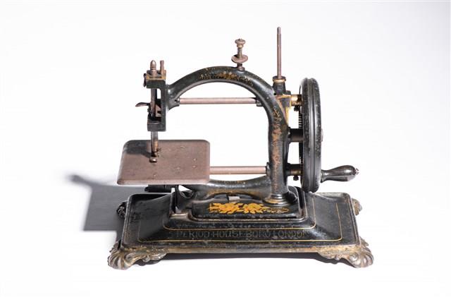 Guhl & Harbeck Sewing Machine Collection Image, Figure 5, Total 12 Figures
