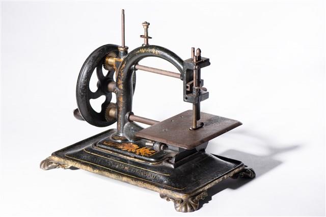 Guhl & Harbeck Sewing Machine Collection Image, Figure 2, Total 12 Figures
