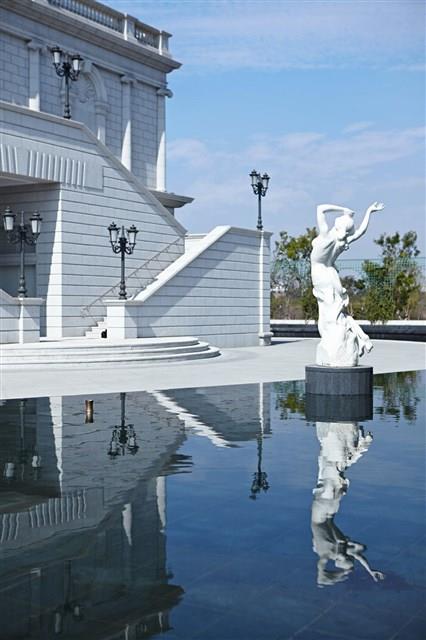 A Fine Pair of Life-size Marble Nymphs Collection Image, Figure 24, Total 24 Figures