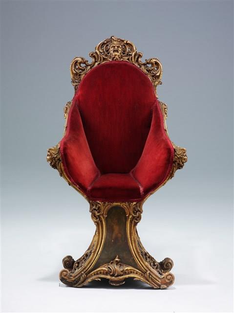 An Italian Rococo Style Gilded Wood and Painted Child's Throne Chair Collection Image, Figure 2, Total 9 Figures